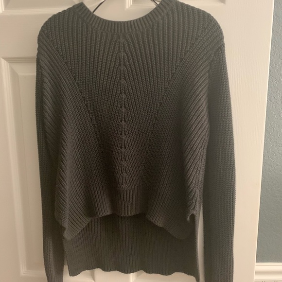H&M Sweaters - H&M cropped knit sweater